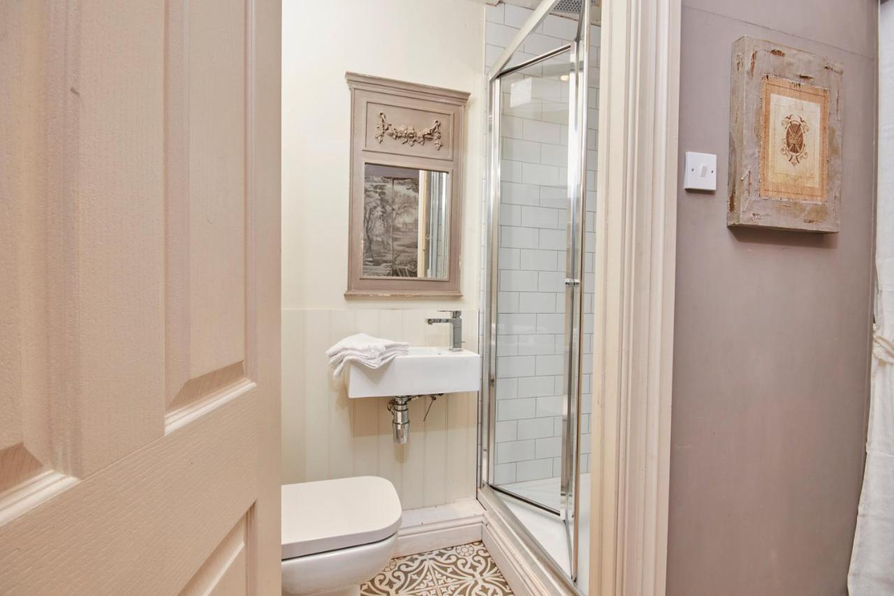 The Stunning French Boudoir Of Harrogate Apartment Exterior photo